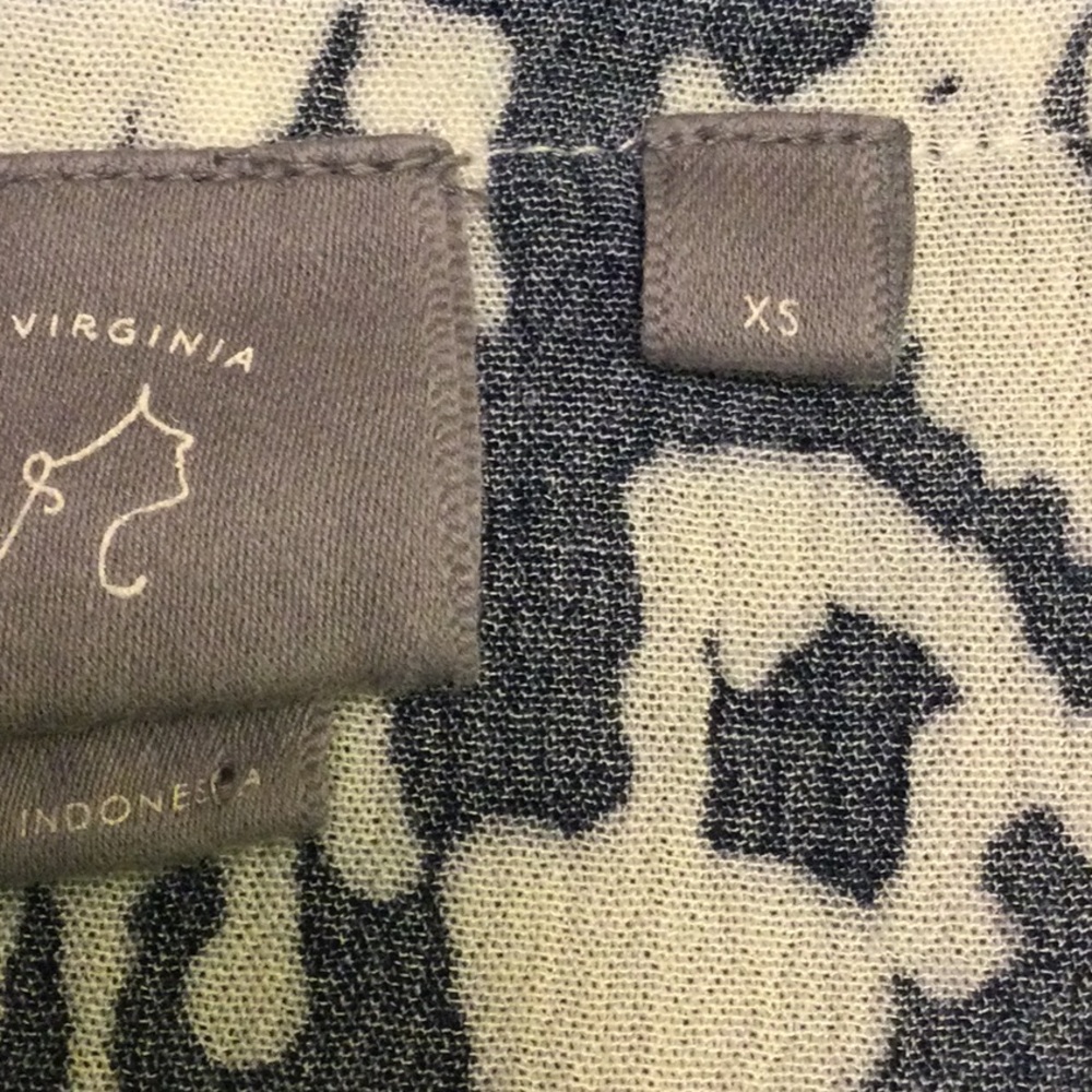 XS Anthro/Victoria Virginia navy Aztec top - Picture 14 of 15